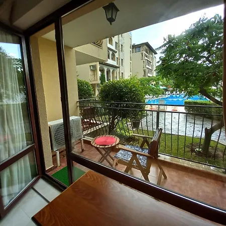 Rose Village Private Lägenhet Slăntjev Brjag